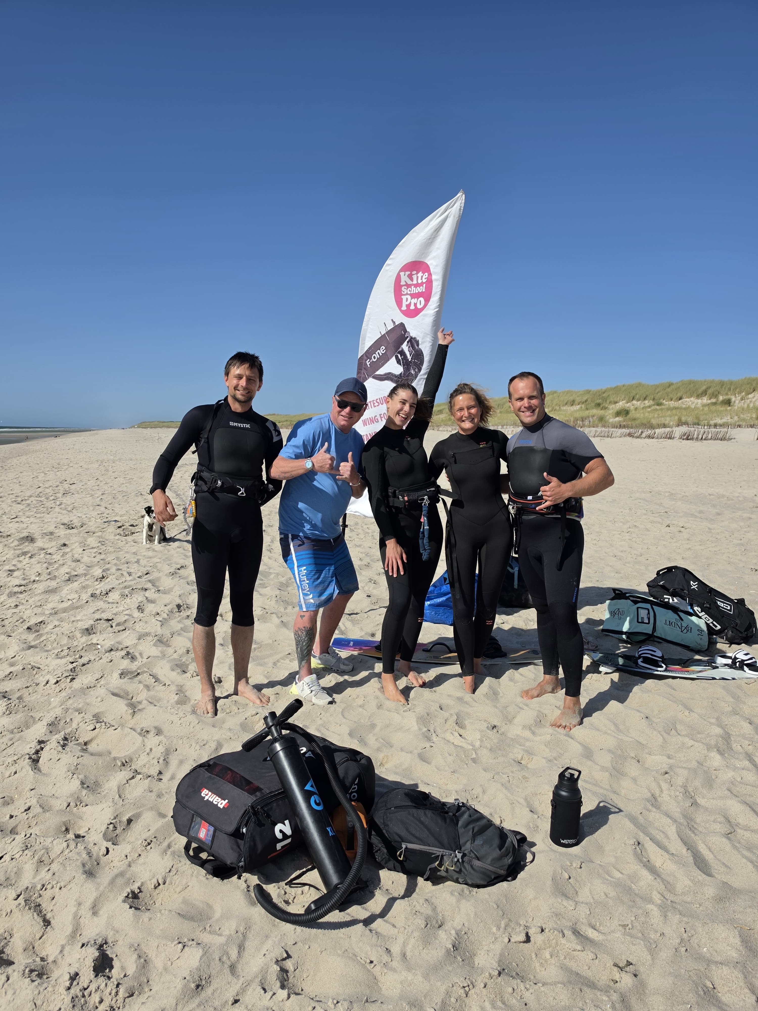 Kite School PRO Gruppe am Strand